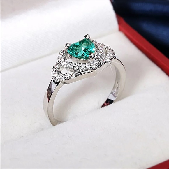 New Women’s 925 Silver Heart Emerald Ring - Picture 2 of 5